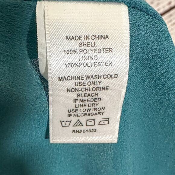 1.State Woodland Floral High Low V-Neck Midi Dress, EUC, Size 1X, MSRP $140 - Picture 11 of 13